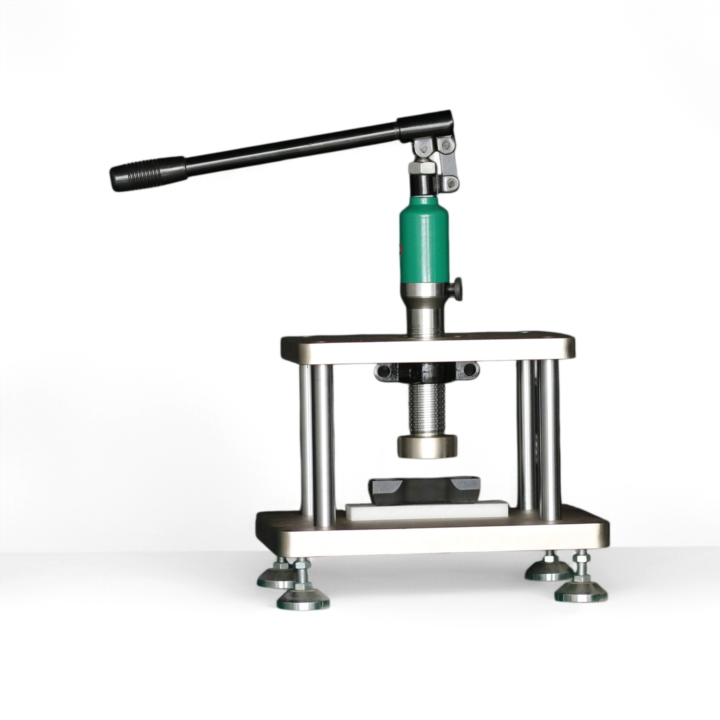 Manual punching machine